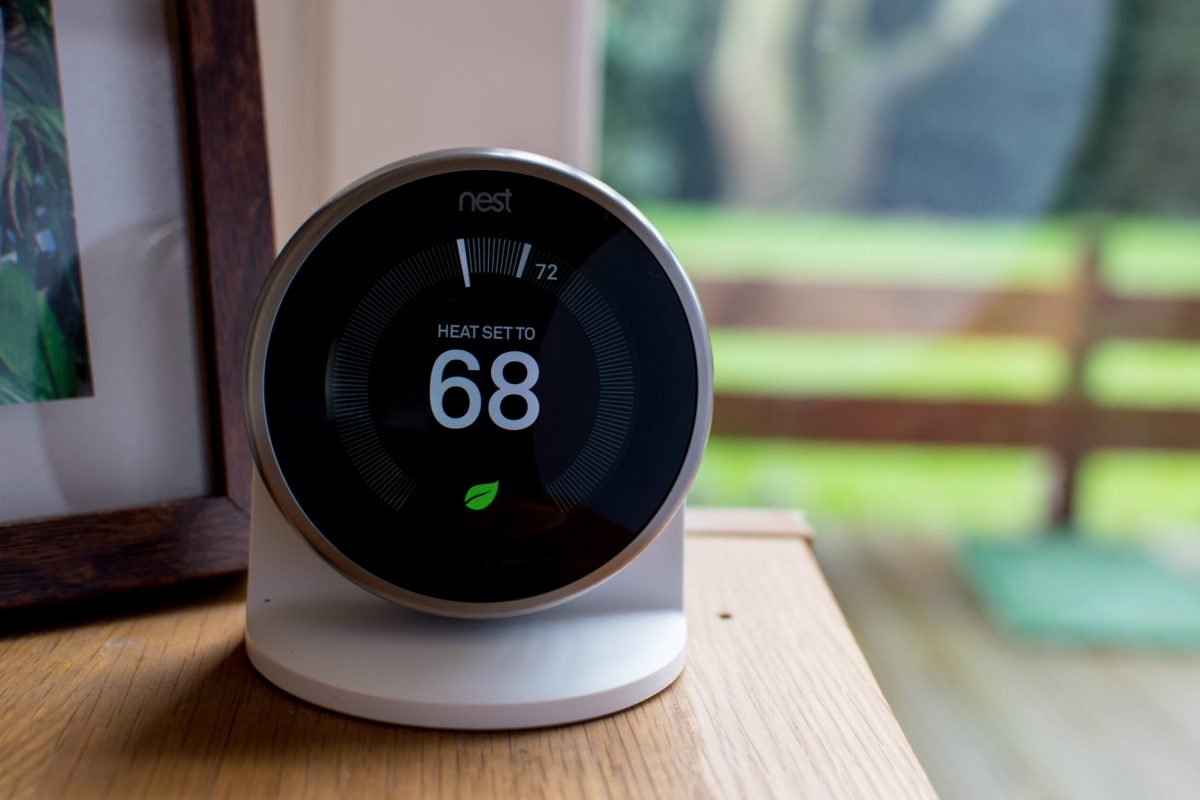 stock-photo-london-uk-circa-feb-nest-thermostat-in-living-room-displays-temperature-in-fahrenheit-and-1633812454